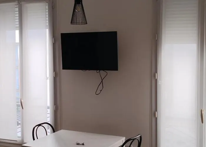 Moderno Al Centro Di - Republique